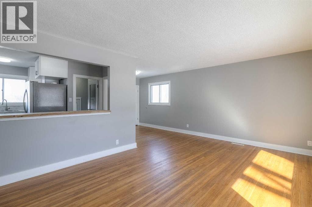 220 23 Street S — photo 2