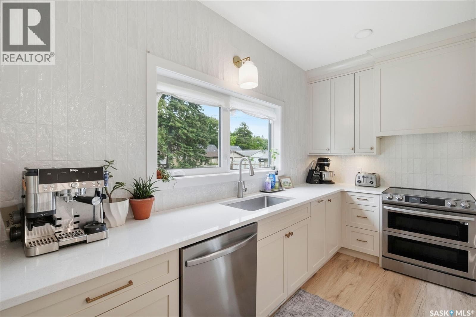 5 bed 4 bath single family at 1532 D AVENUE N — $674,900 — photo 9