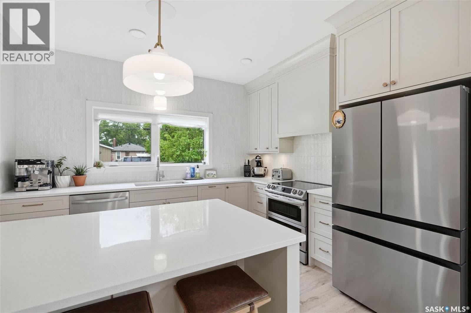 5 bed 4 bath single family at 1532 D AVENUE N — $674,900 — photo 11