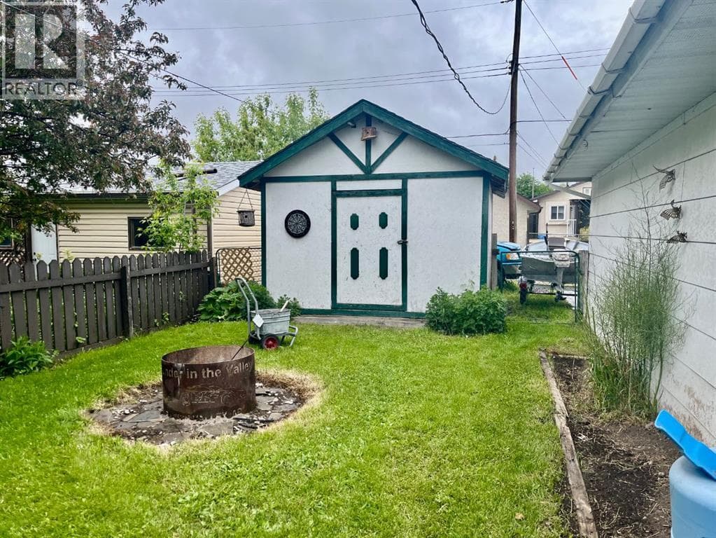 5116 47 Street — photo 2
