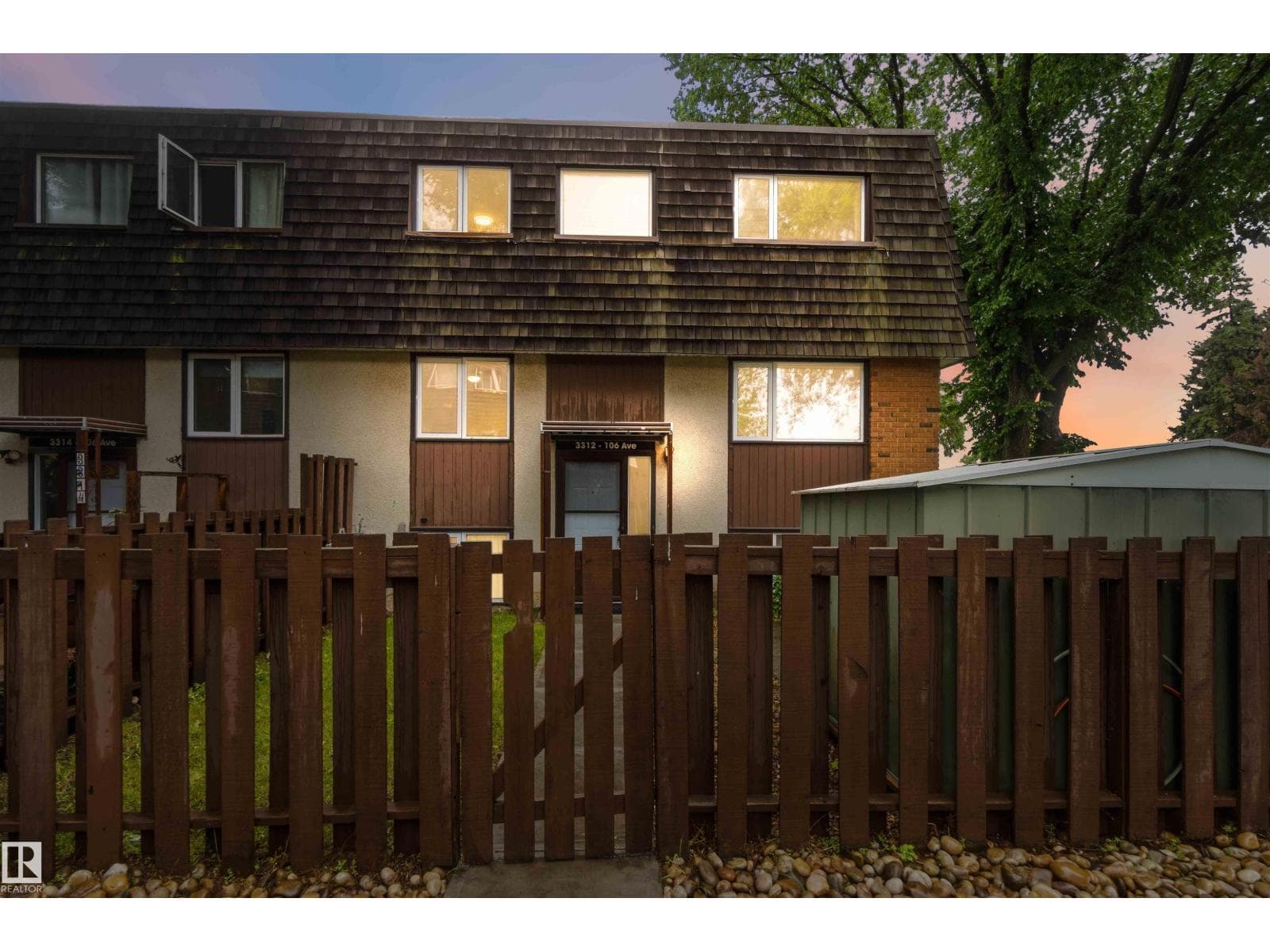 3312 106 AV NW — photo 2