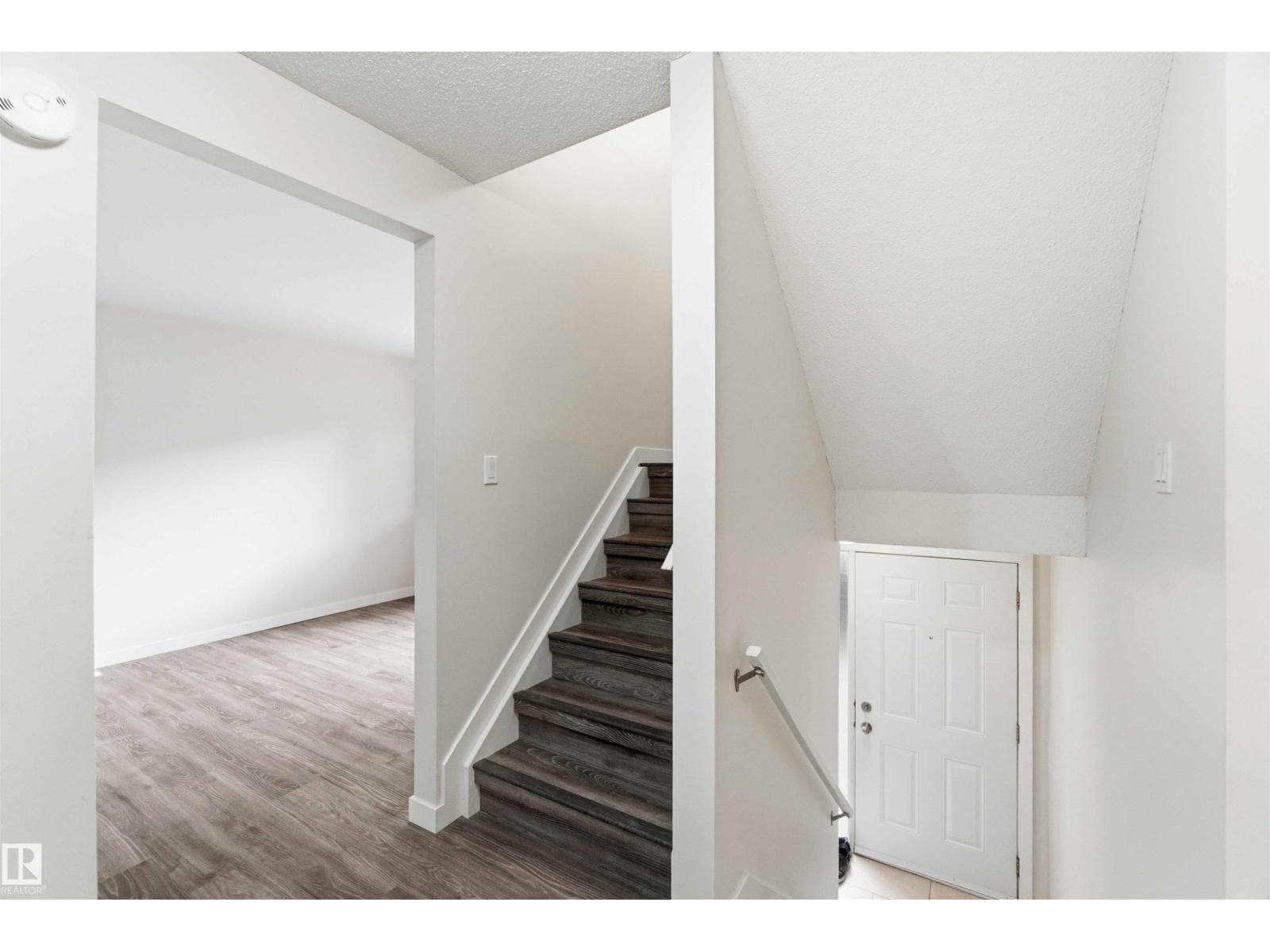 3312 106 AV NW — photo 3