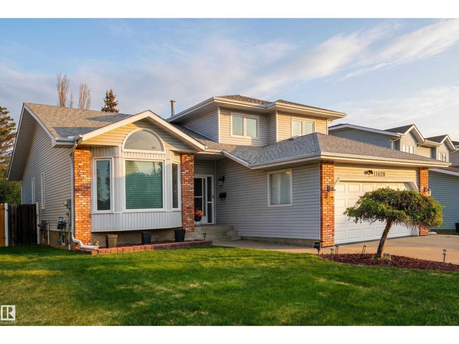 11028 11 AV NW