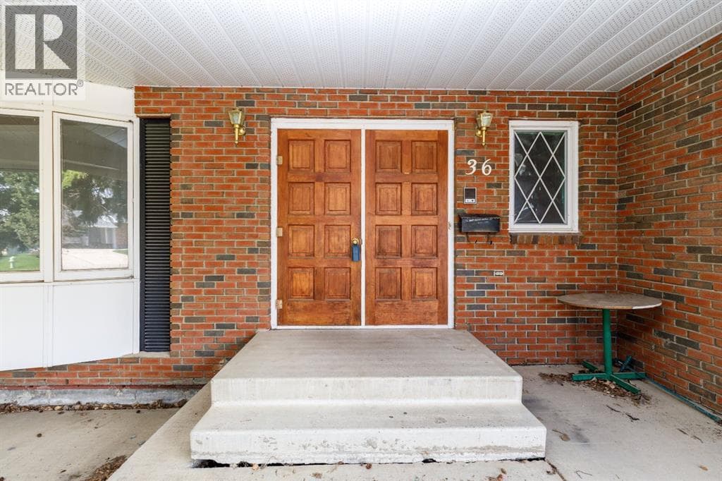 36 Asmundsen Avenue — photo 4