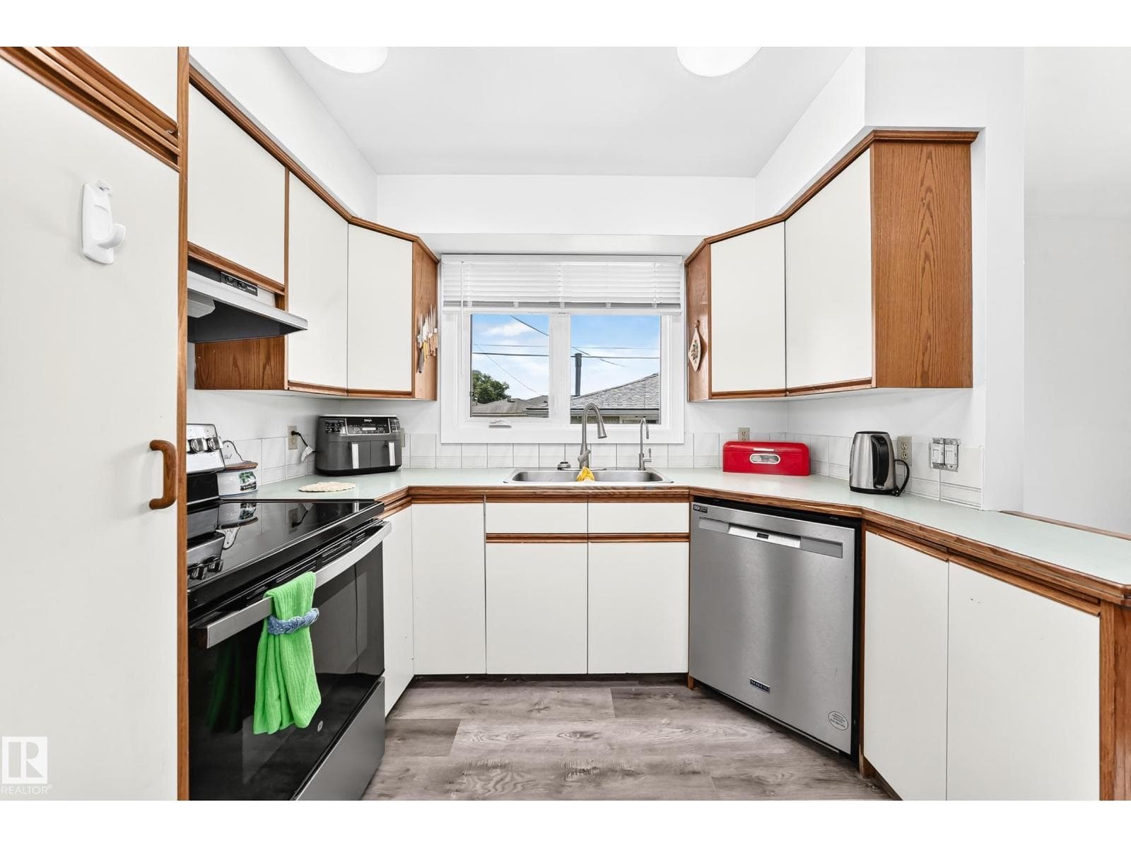 3 bed 2 bath single family at 13316 122 ST NW — $378,800 — photo 6