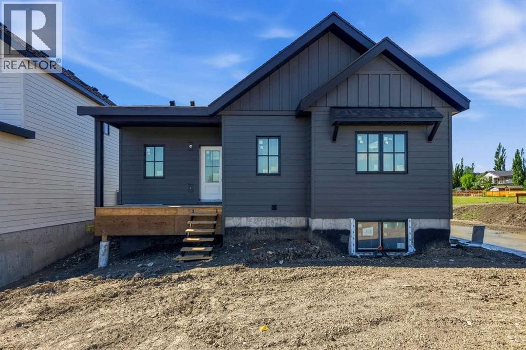 325 Flare Avenue SW — photo 2