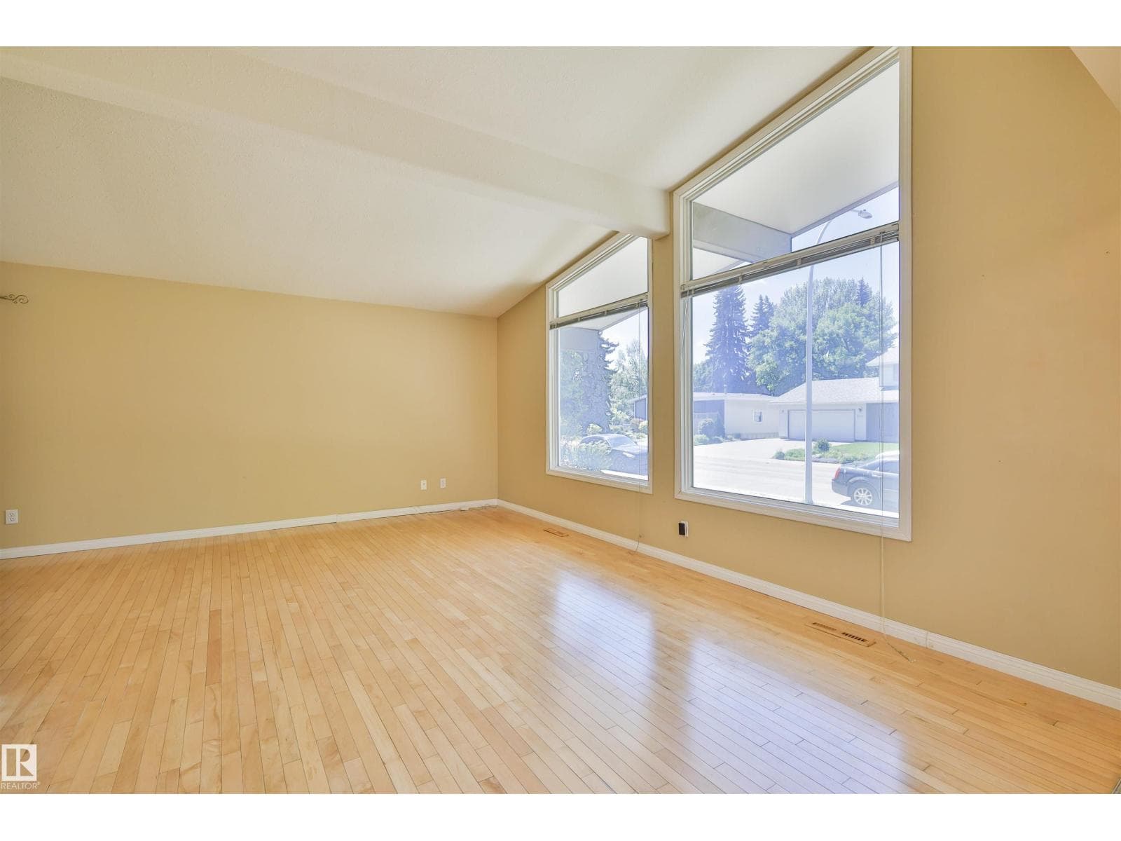 4015 120 ST NW — photo 3