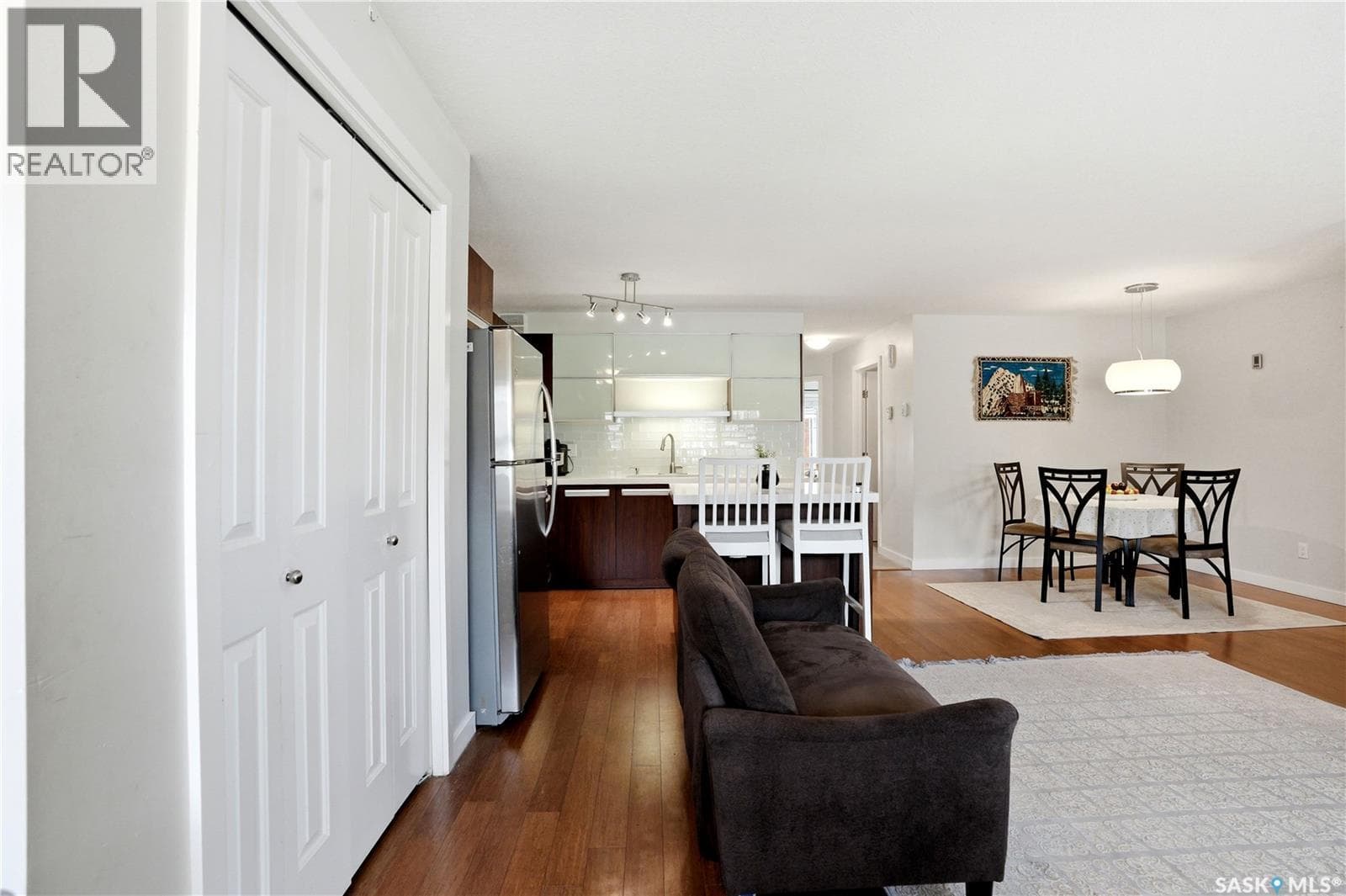 407 1015 Patrick CRESCENT — photo 5
