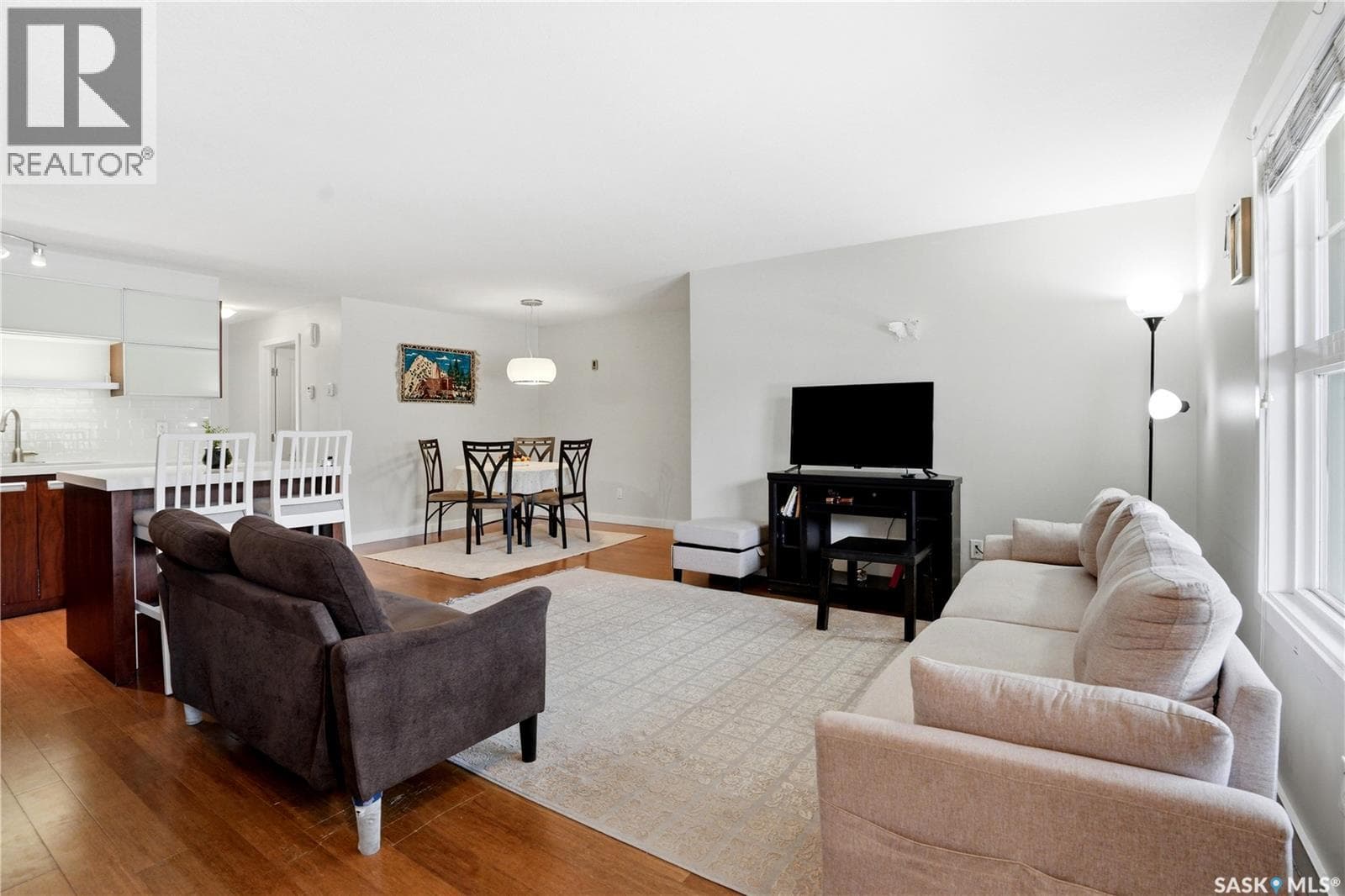 407 1015 Patrick CRESCENT — photo 4