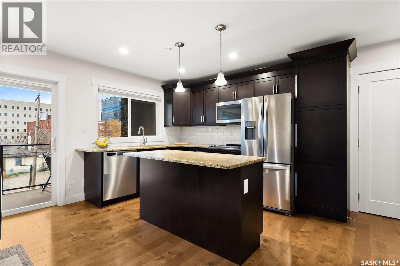 303 1863 Rae STREET — photo 4