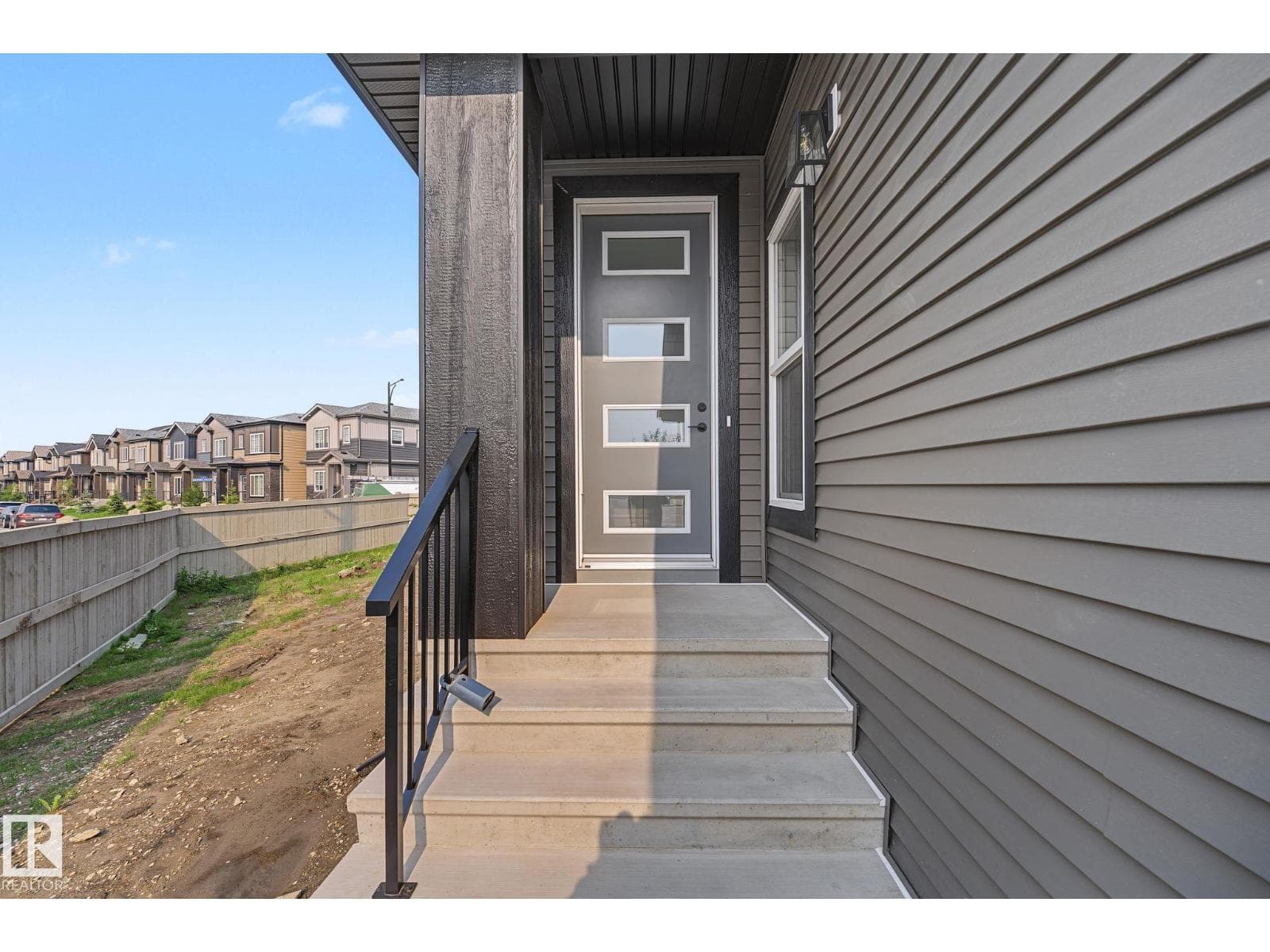 1061 GOLDFINCH WY NW — photo 2