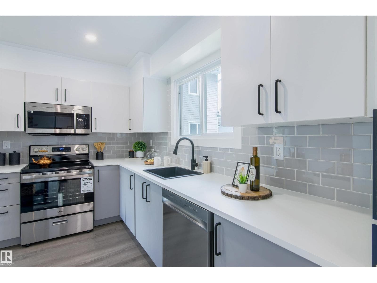 #33 15710 BEAUMARIS RD NW