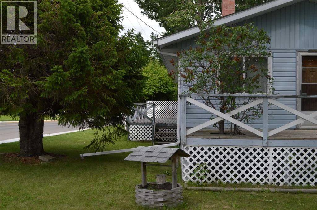 5259 51 Street — photo 2