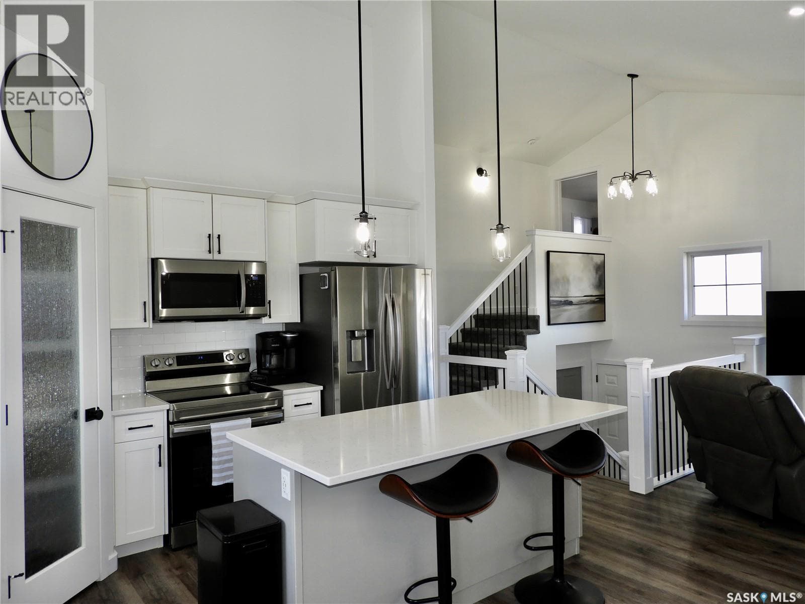715 SCOTT CRESCENT — photo 2