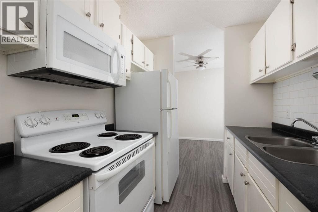 1009, 11721 Macdonald Drive — photo 4