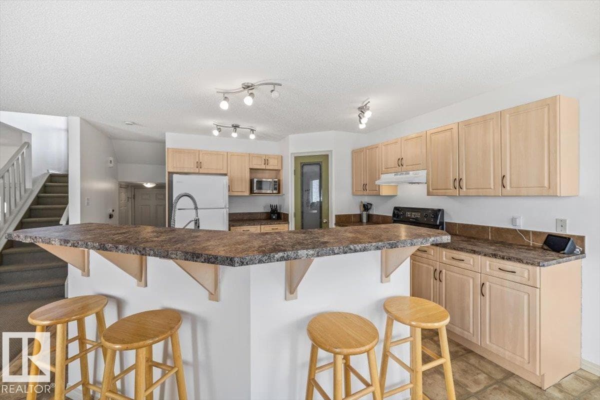 8509 7 AV SW