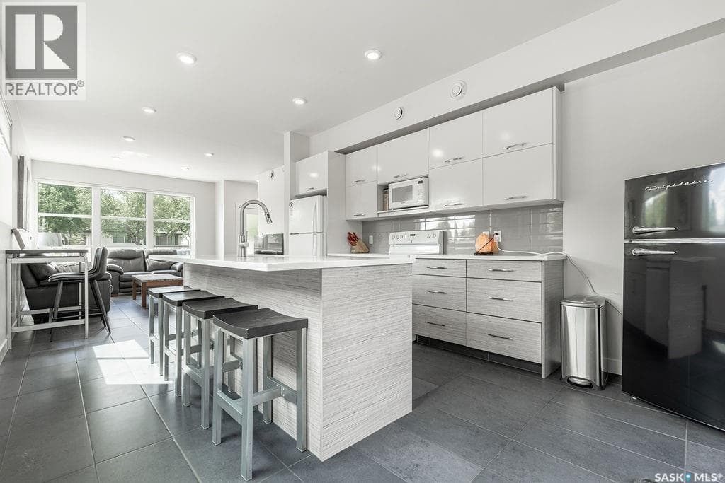 1302 Edward AVENUE — photo 3