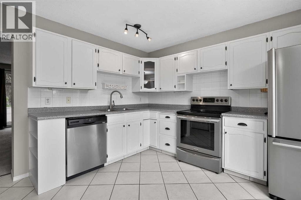 5202 Dalhousie Drive NW — photo 4