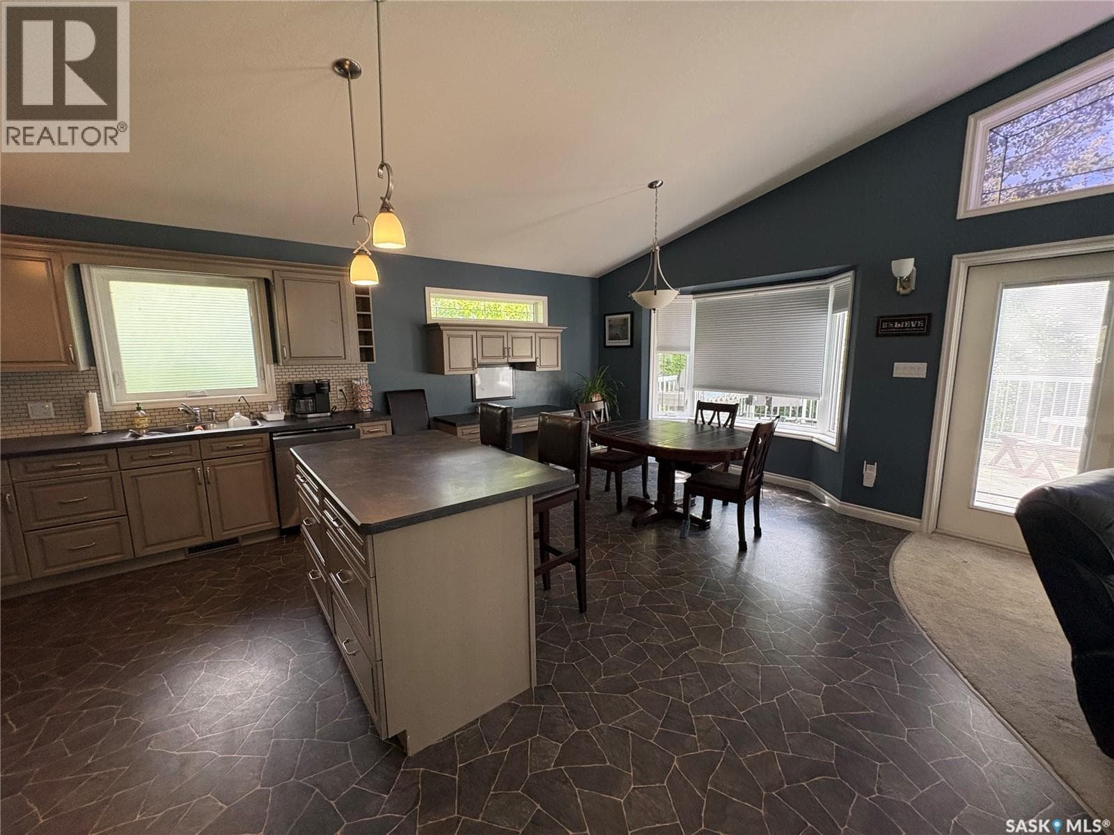 33 Mercedes BAY — photo 3