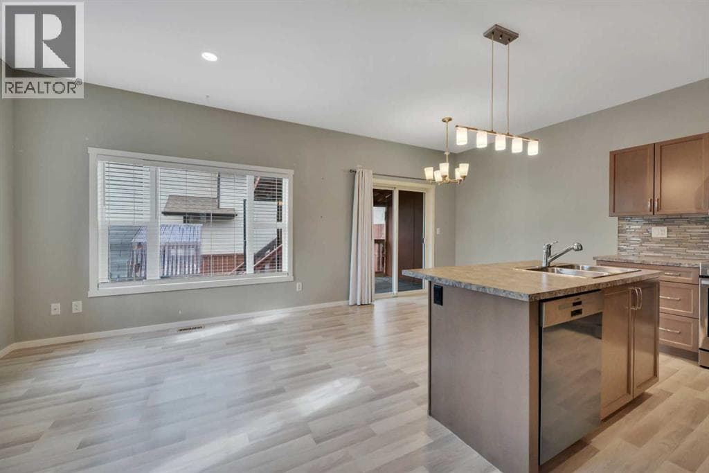1002 Minto Street — photo 3
