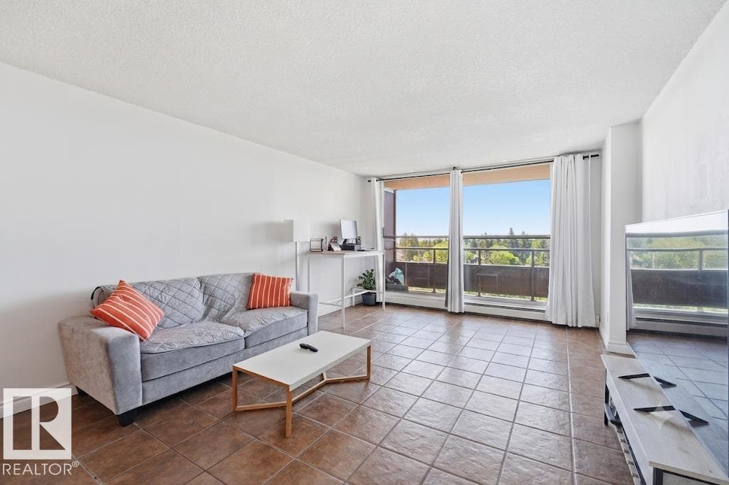 #612 13910 STONY PLAIN RD NW — photo 3