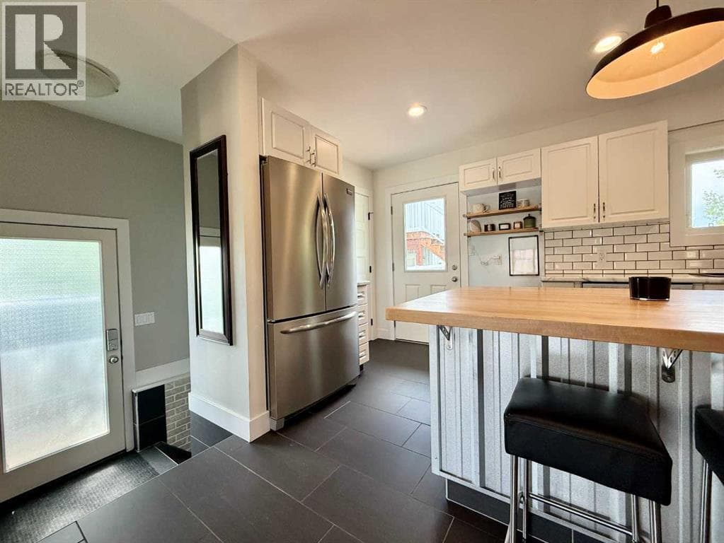 5144 53 Street — photo 3
