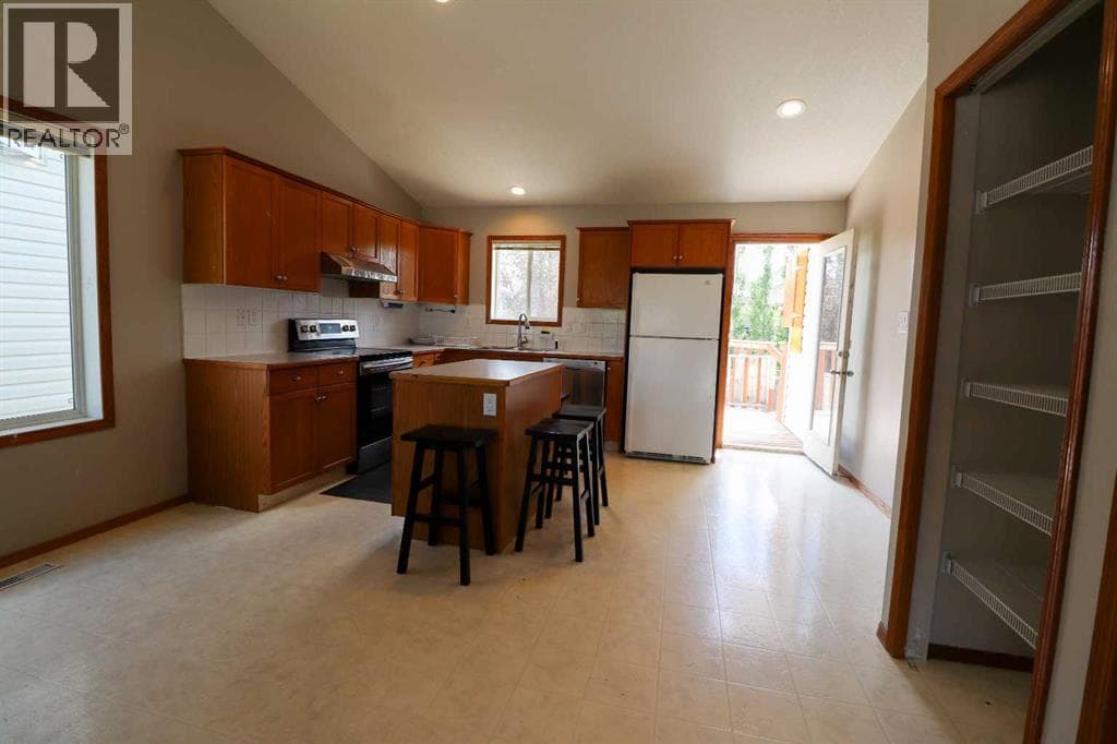 210 Chilcotin Road W — photo 5