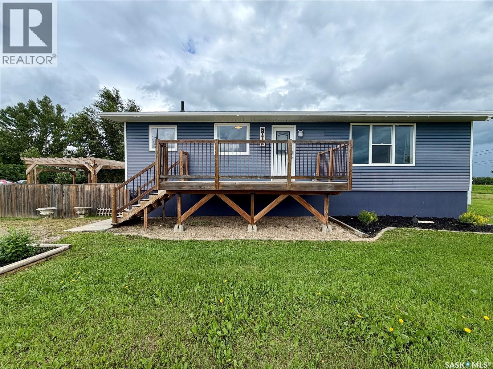 4 Saskatchewan AVENUE