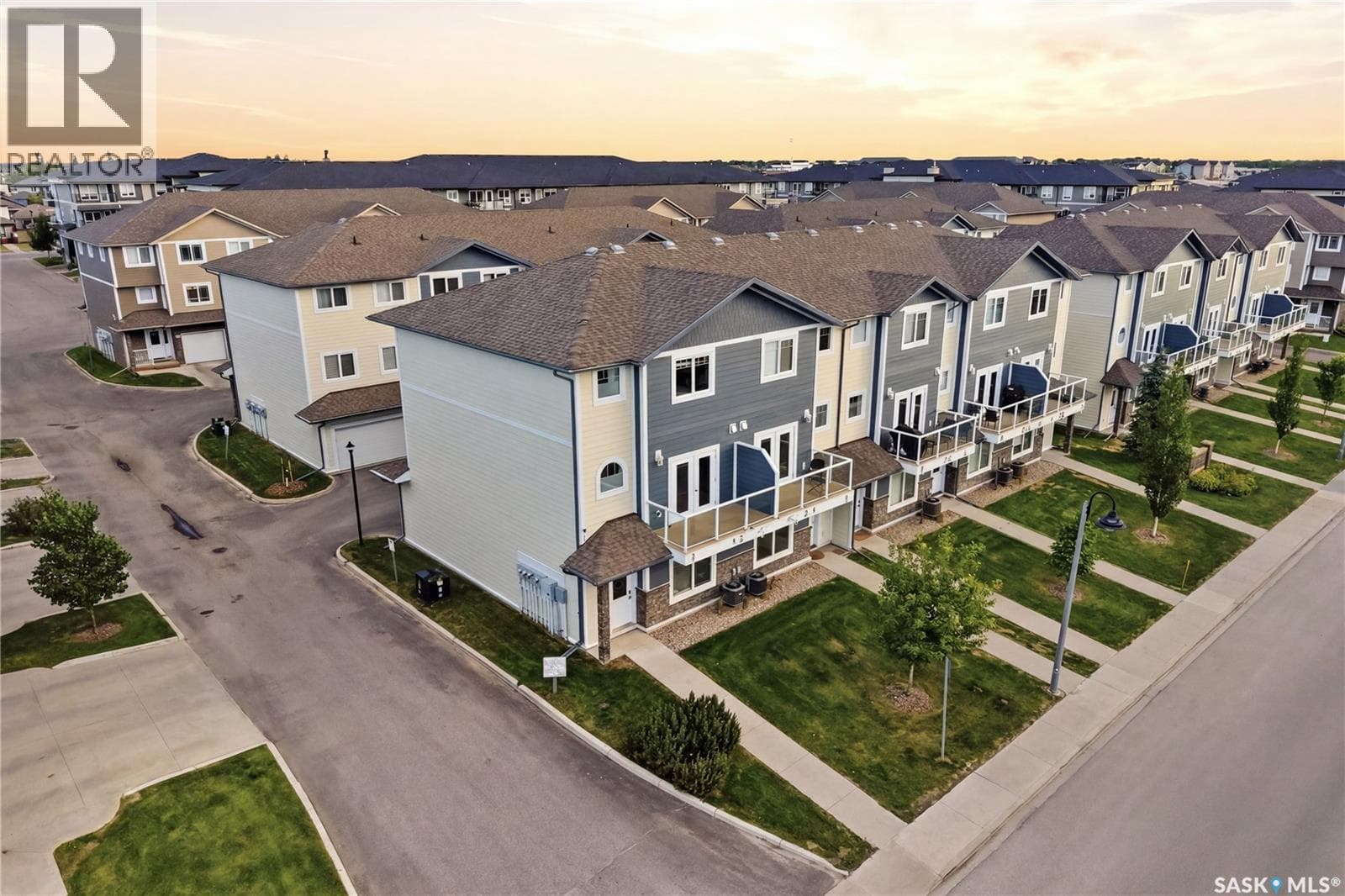220 212 Willis CRESCENT
