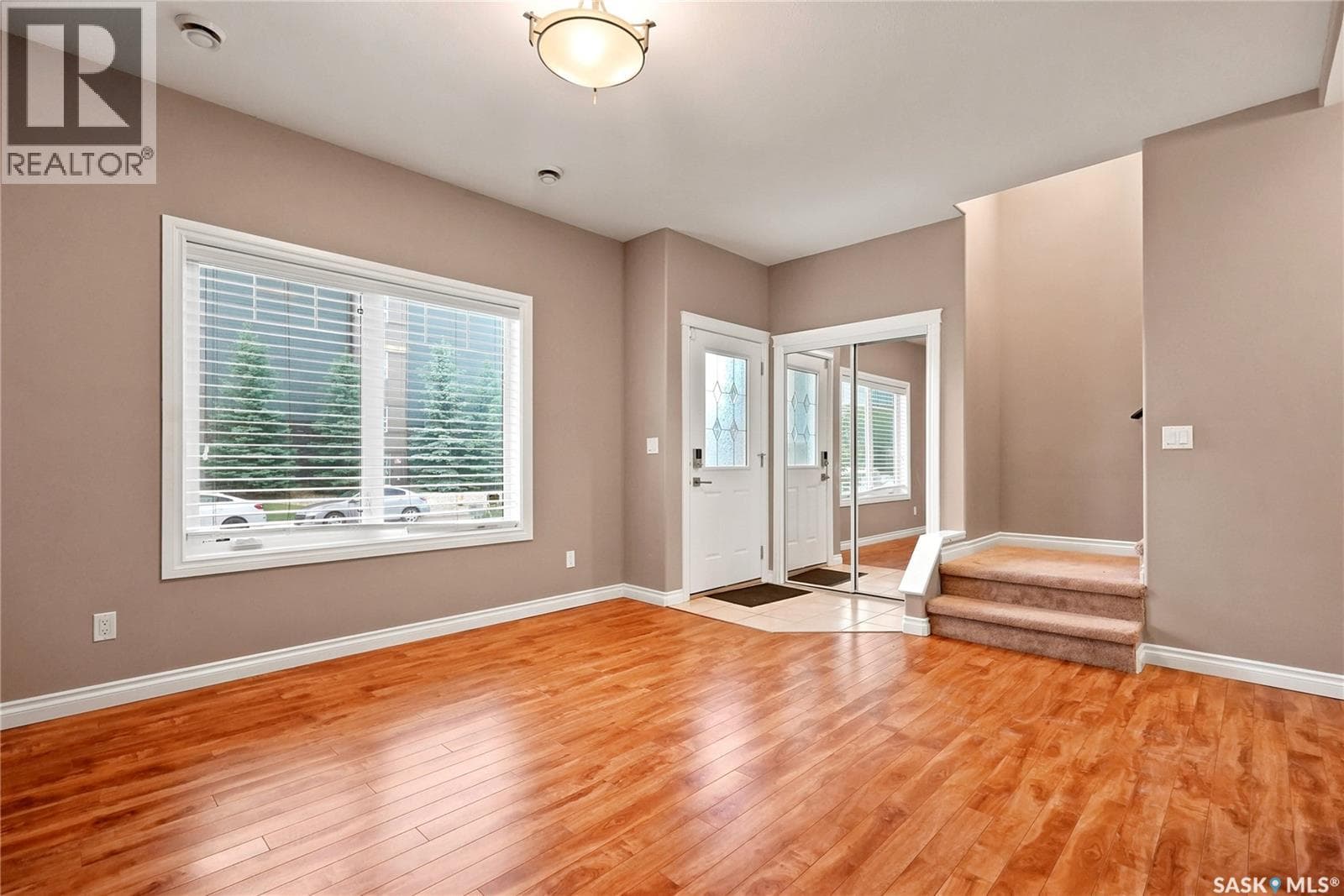 220 212 Willis CRESCENT — photo 5