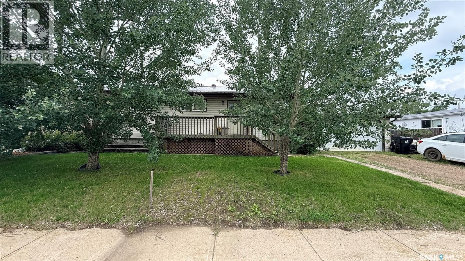 709 Bradley AVENUE — photo 2