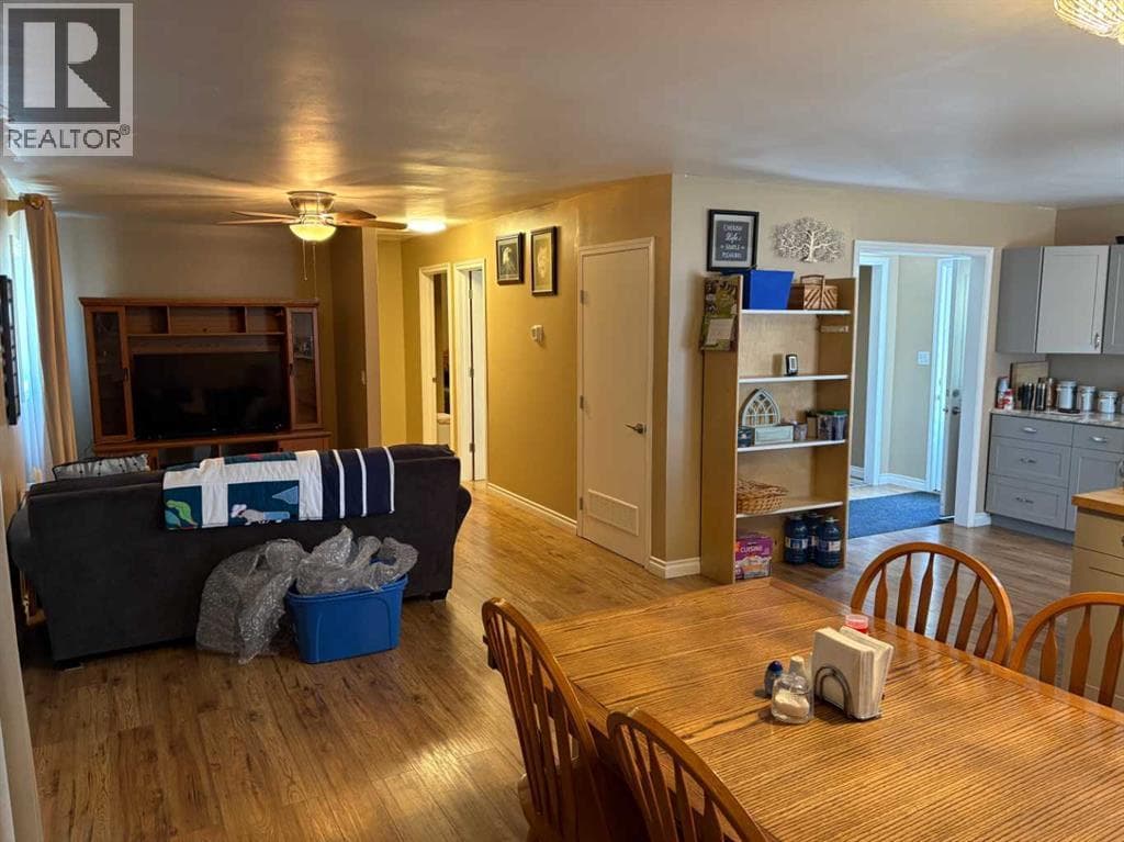 4519 47 Street — photo 5