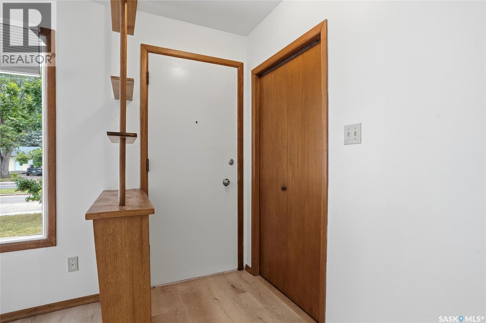 S 1704 Preston AVENUE S — photo 3
