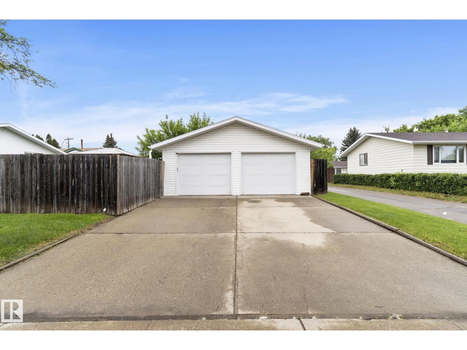 4702 50 AV — photo 3
