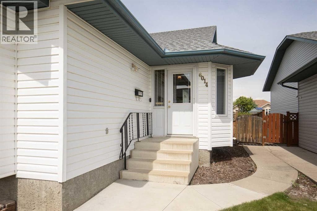 6014 44 Street Crescent — photo 2