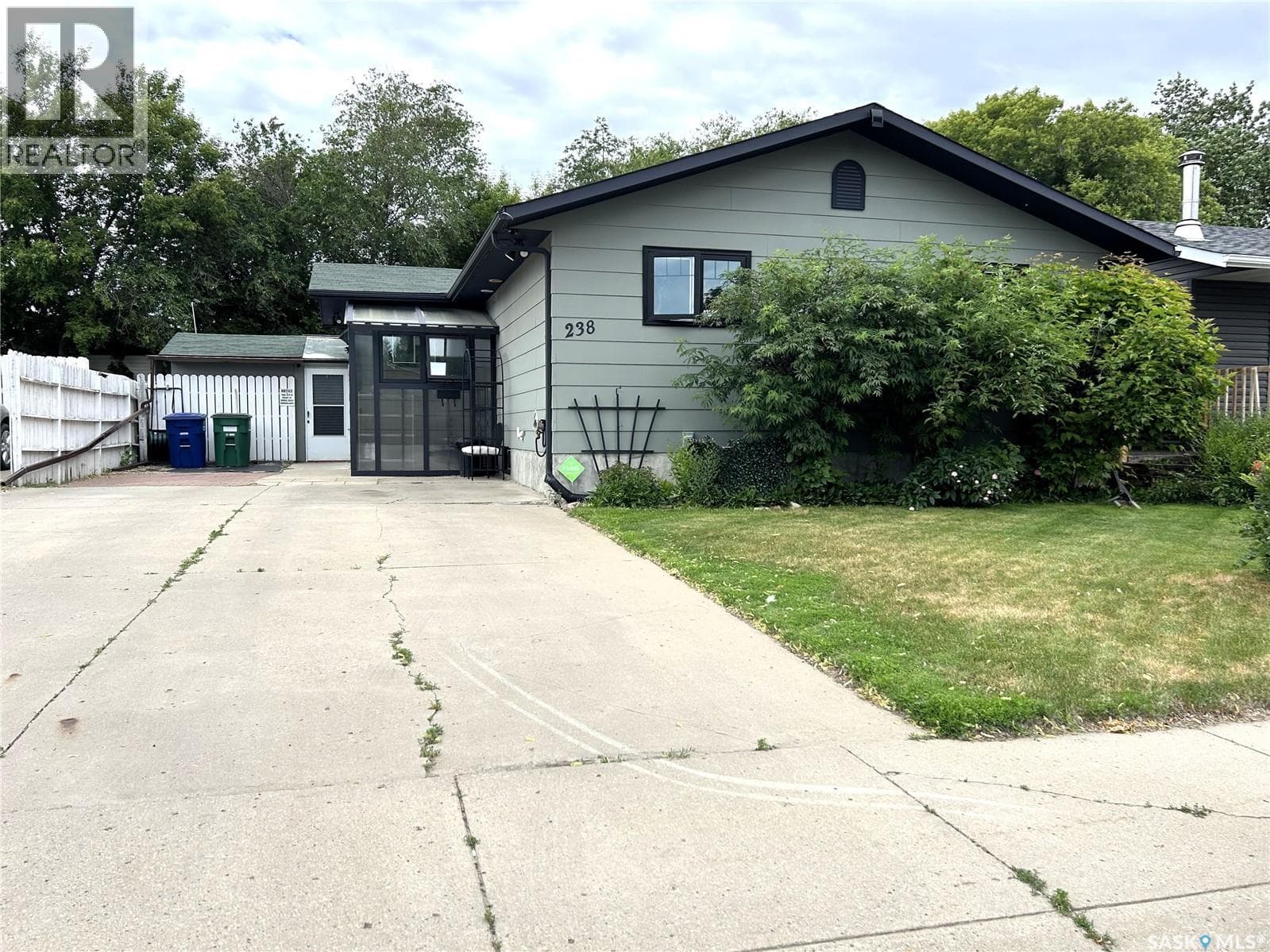 238 Nesbitt CRESCENT
