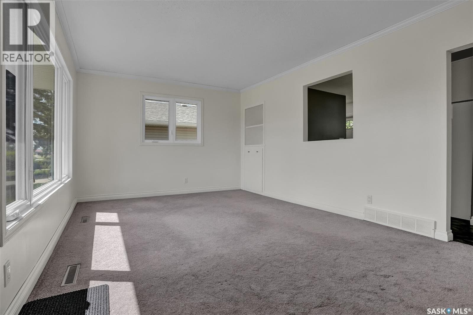 1110 Reynolds STREET — photo 3