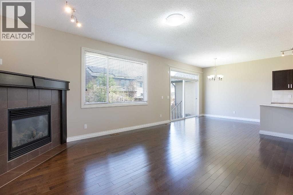 606 Montgomery Close SE — photo 5