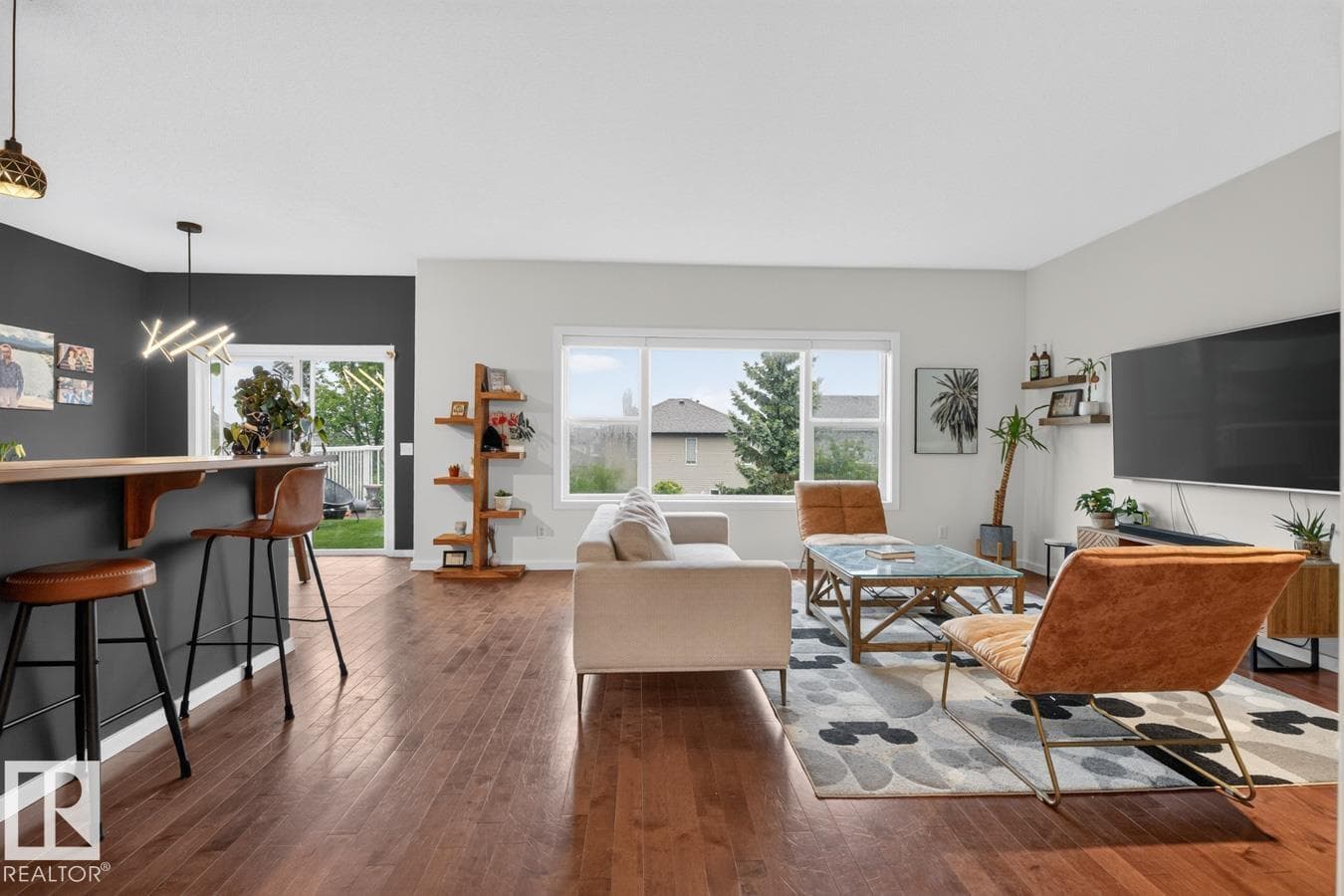 82 CARLYLE CR — photo 2
