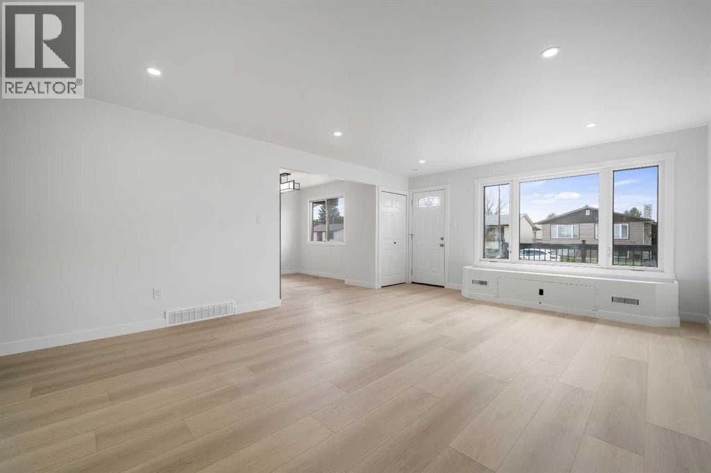 476 18 Street NE — photo 5