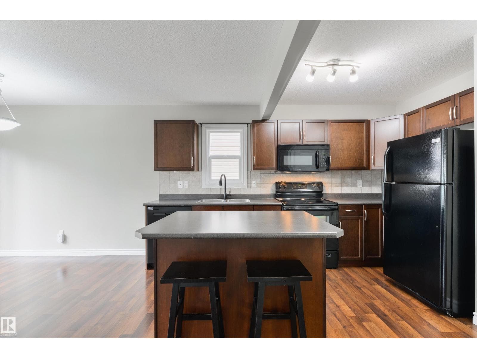 #28 85 SPRUCE VILLAGE DR W — photo 4
