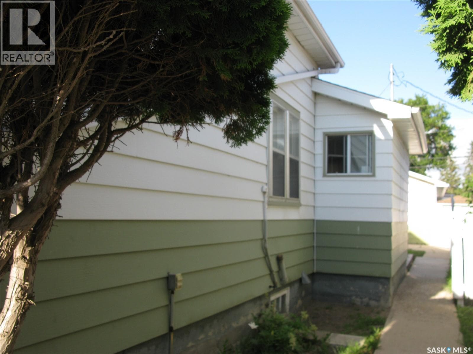 2037 Reynolds STREET — photo 2