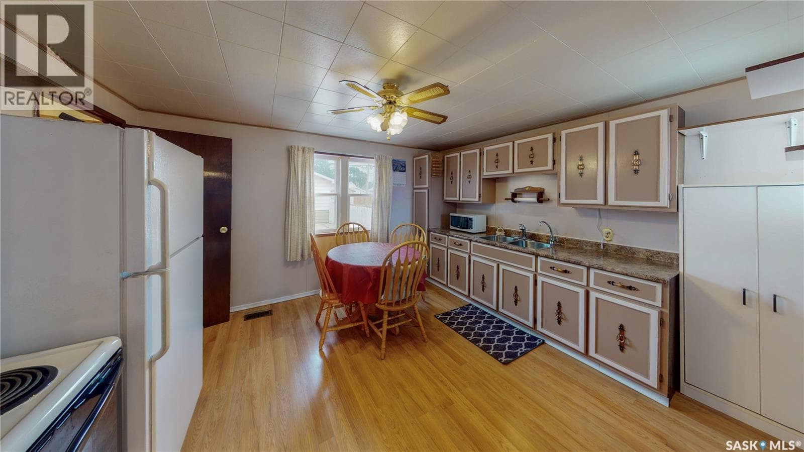 2037 Reynolds STREET — photo 4