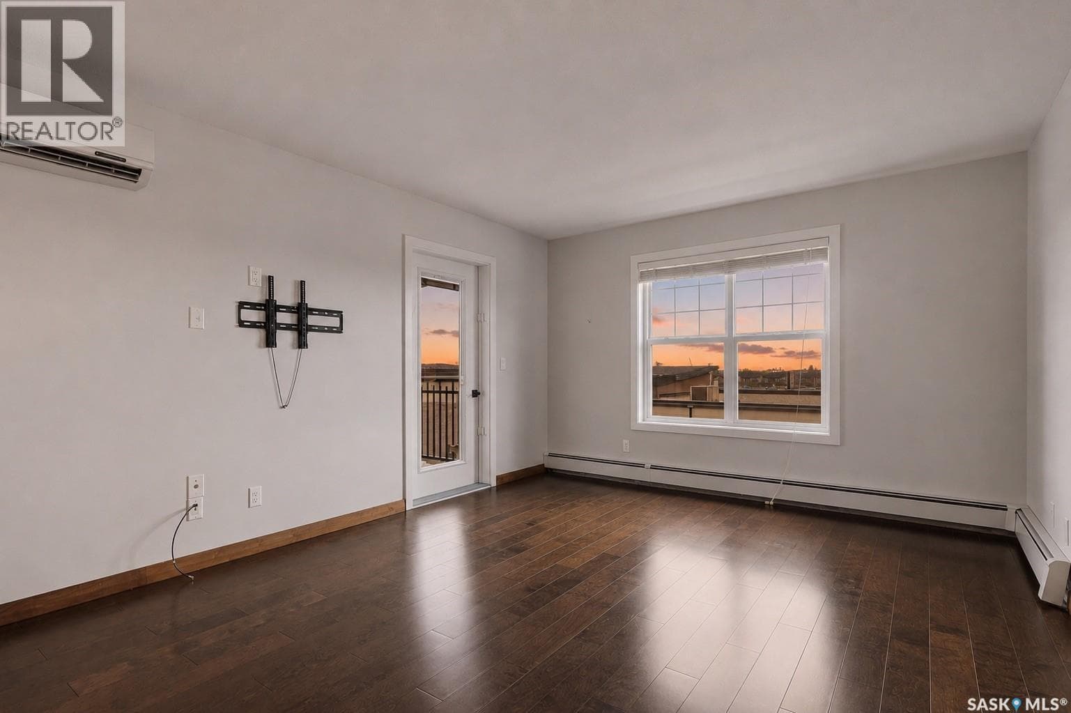 305 130 Phelps WAY — photo 3