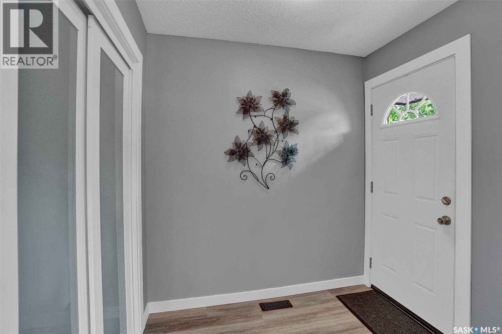 785 Bard CRESCENT N — photo 4