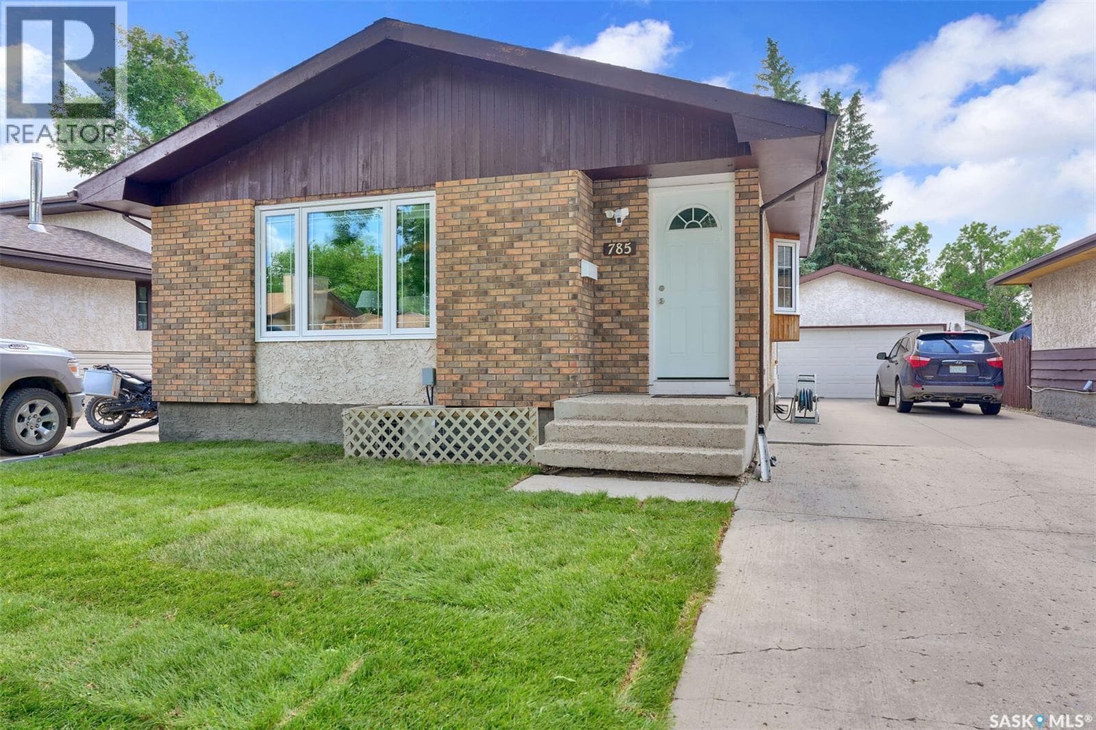785 Bard CRESCENT N — photo 3