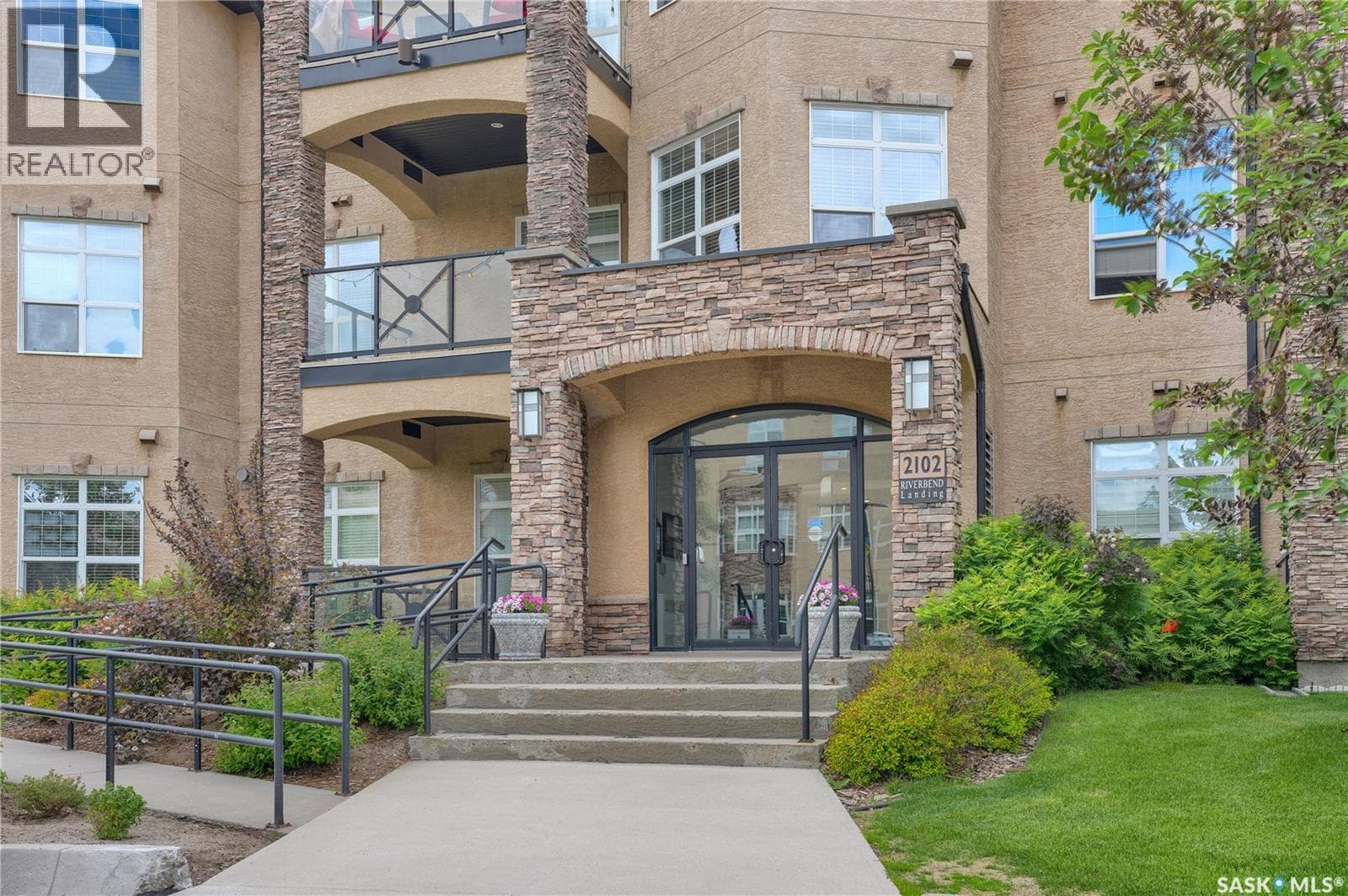 311 2102 Heseltine ROAD