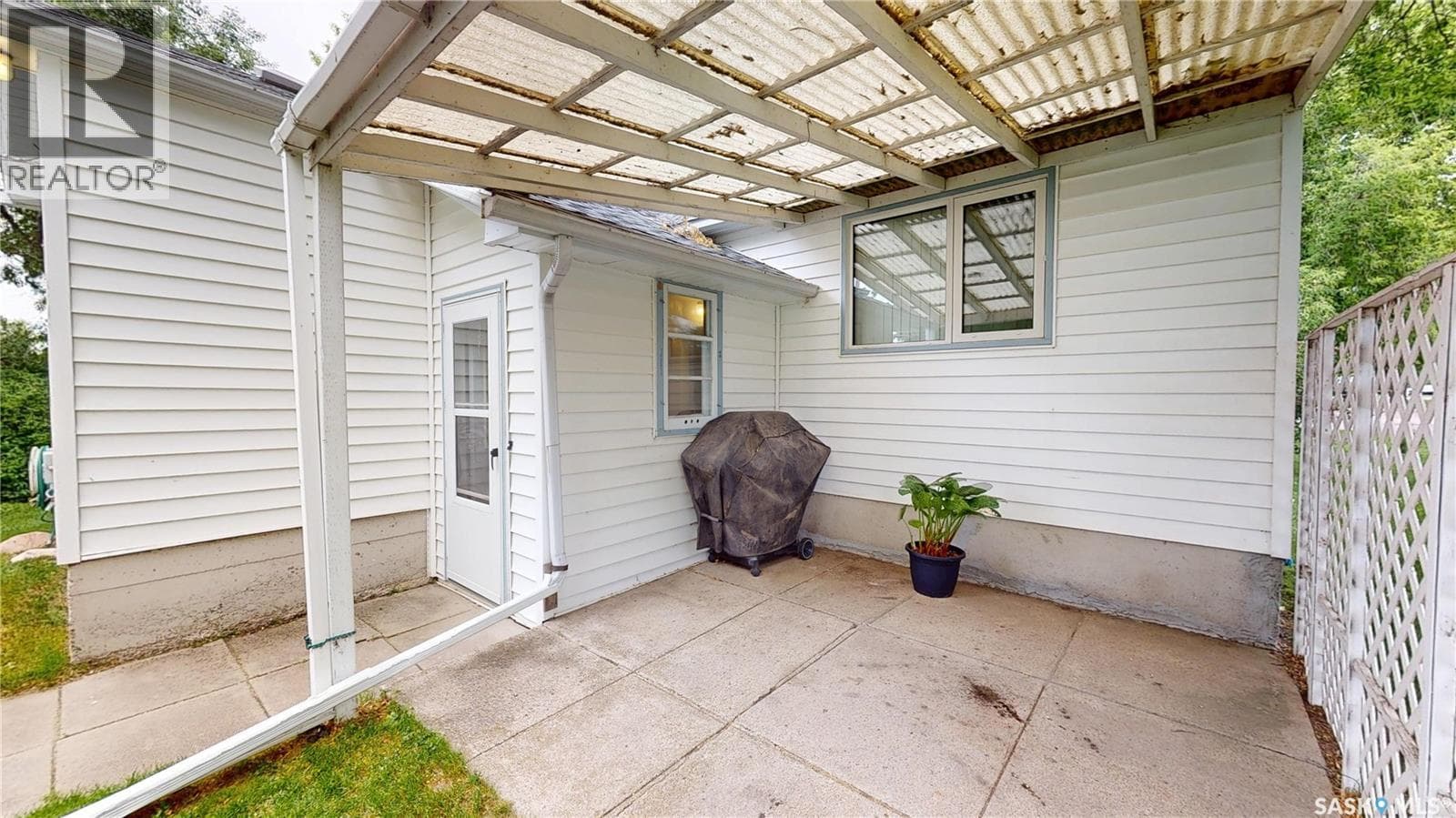 109 Lonsdale STREET — photo 3