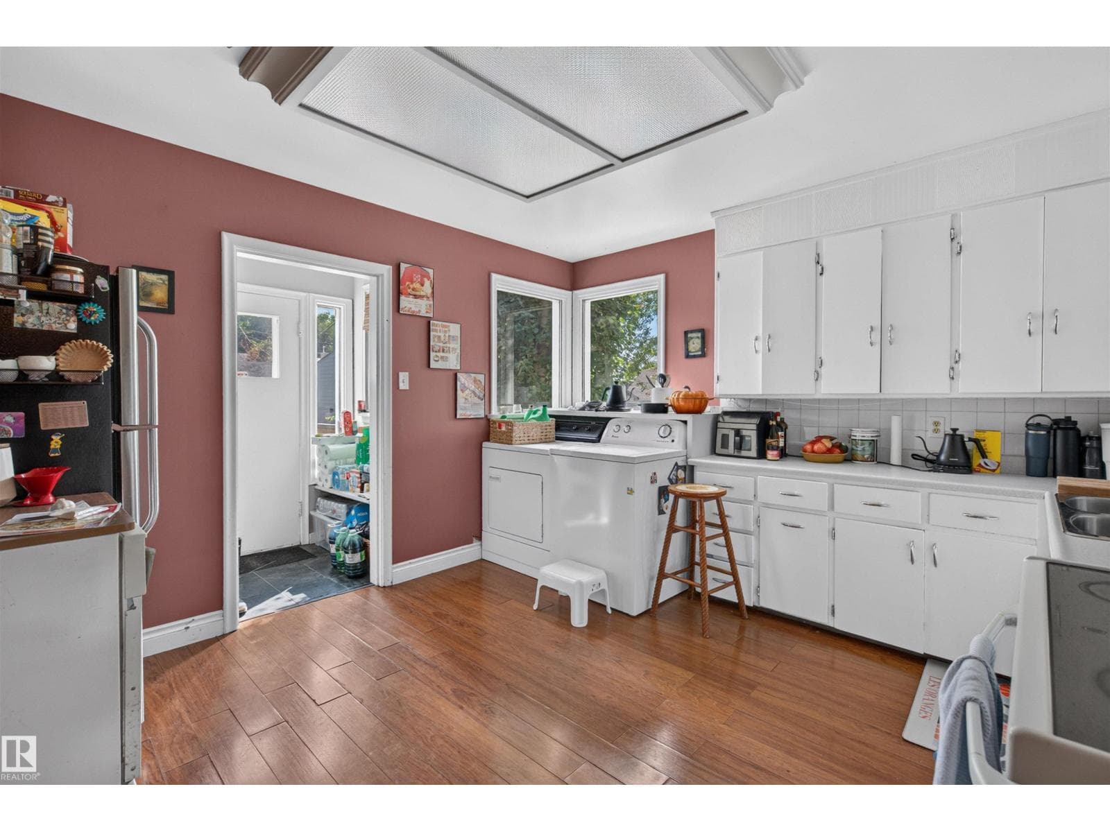 9741 72 AV NW — photo 4