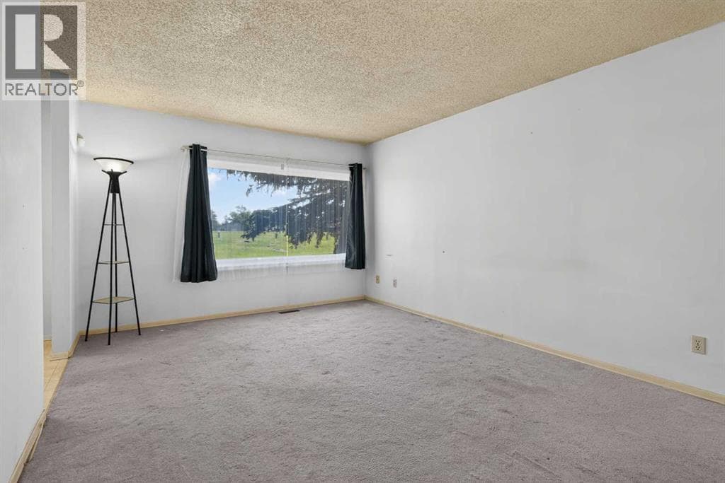 359 Maitland Crescent NE — photo 3